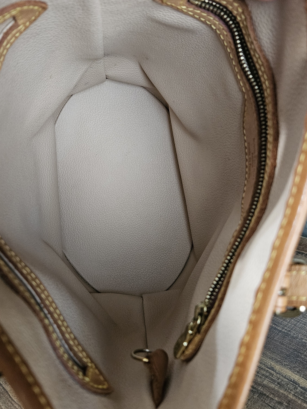 Authentic Louis Vuitton Vintage Bucket PM Monogram Canvas - Picture 11 of 12